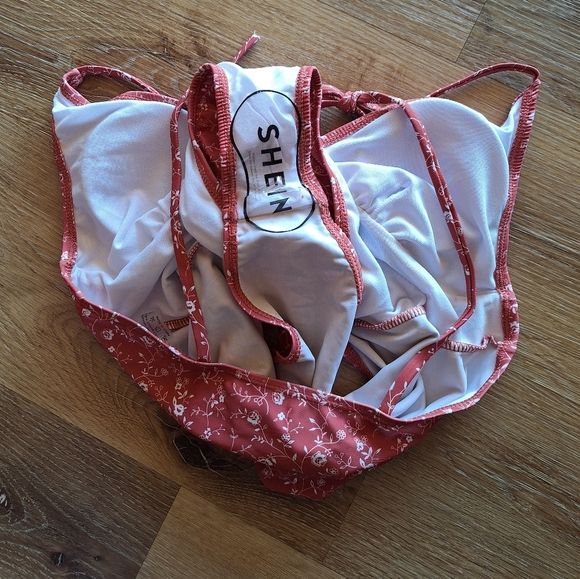 Cute Floral one piece - Picture 8 of 13